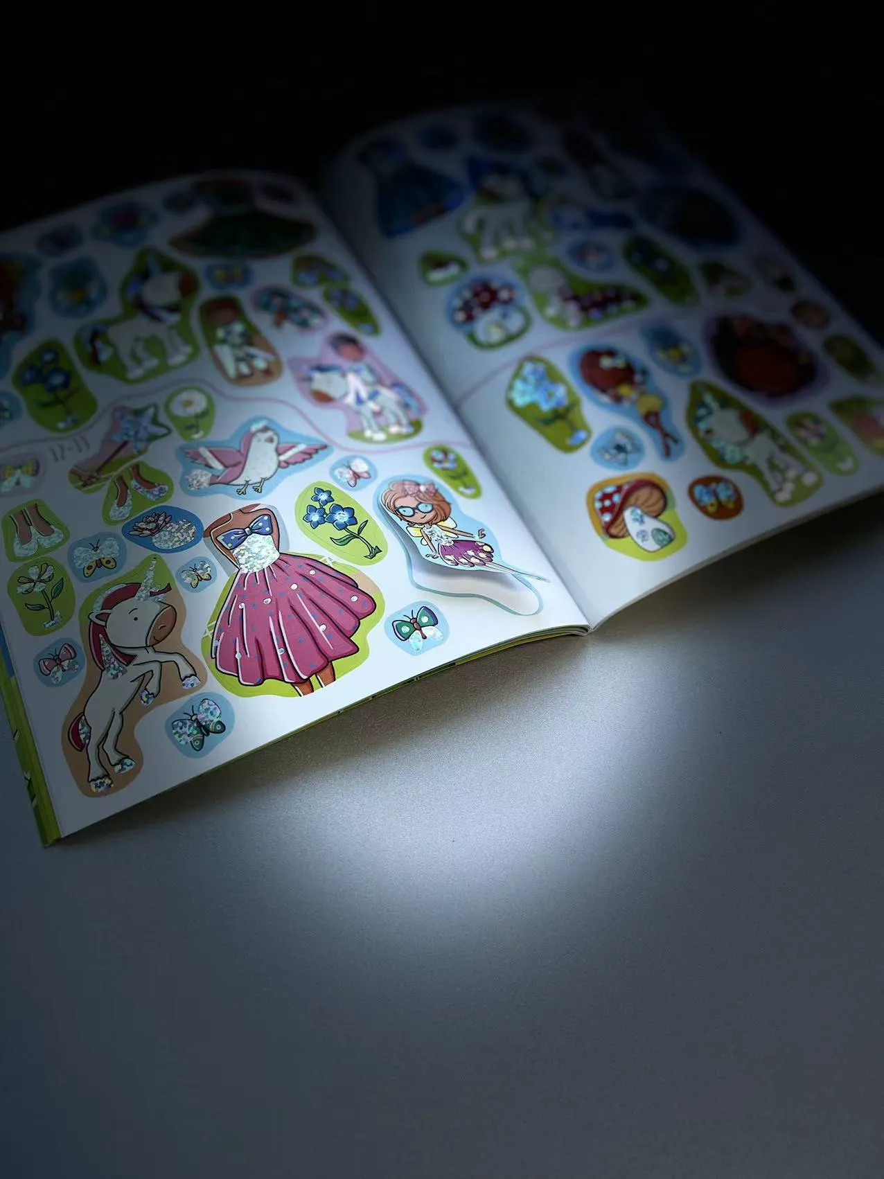 Sticker book Full color throughout
Gloss art paper and gloss sticker stock Smyth Sewn
Holographic foil stamping