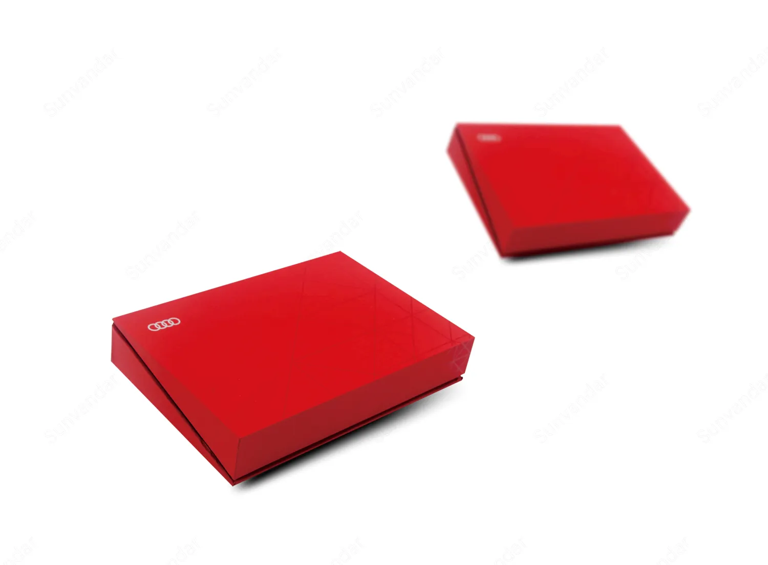 Hinged box with slanted sides expose