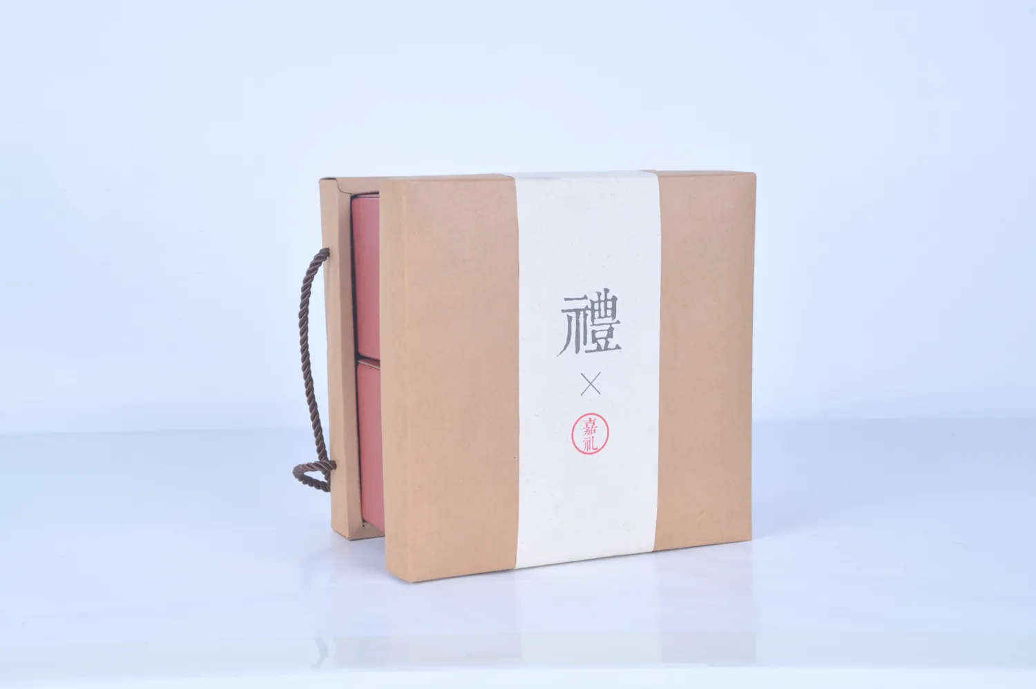 Kraft paper box with belly band