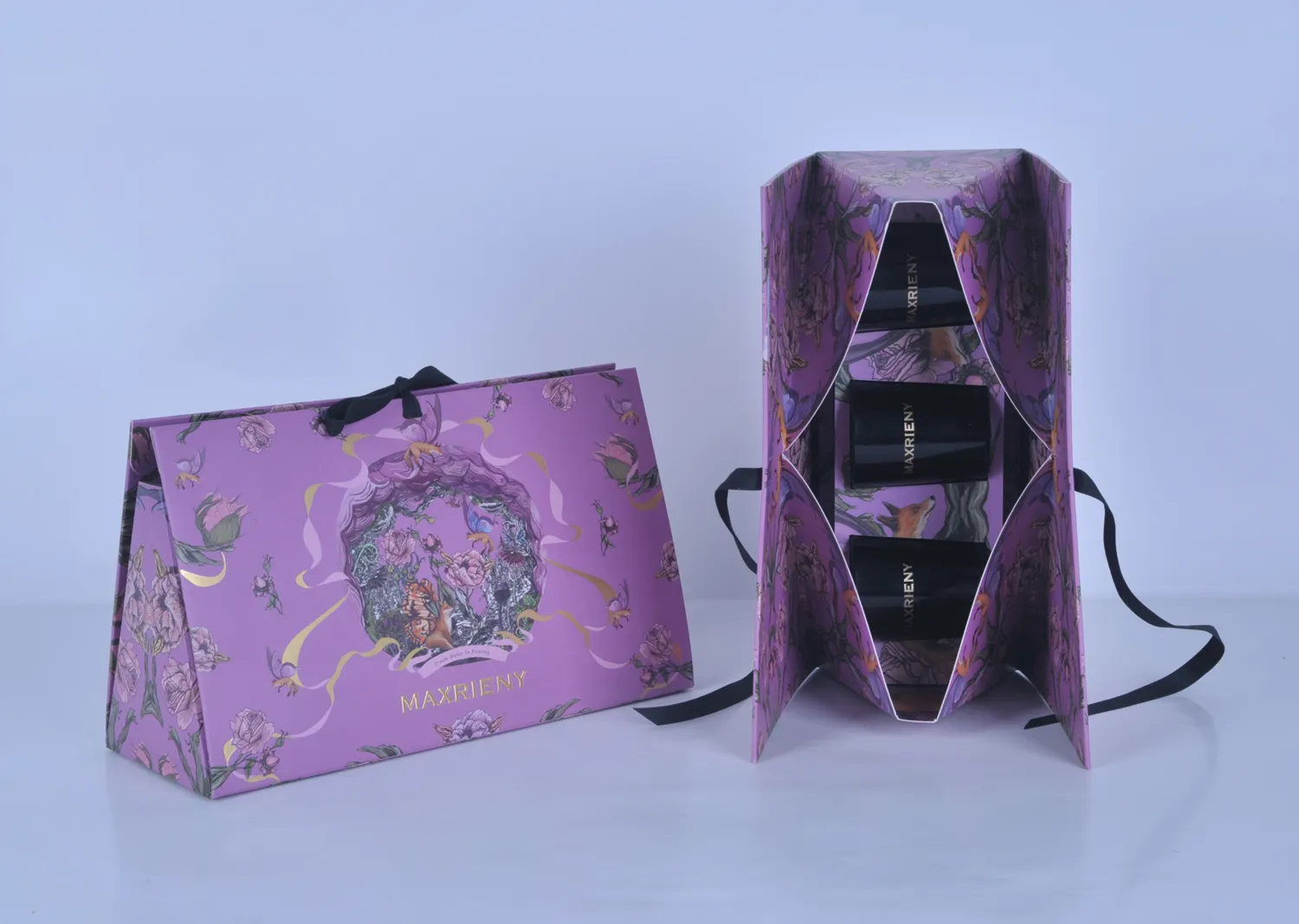 Handbag style box
String closure